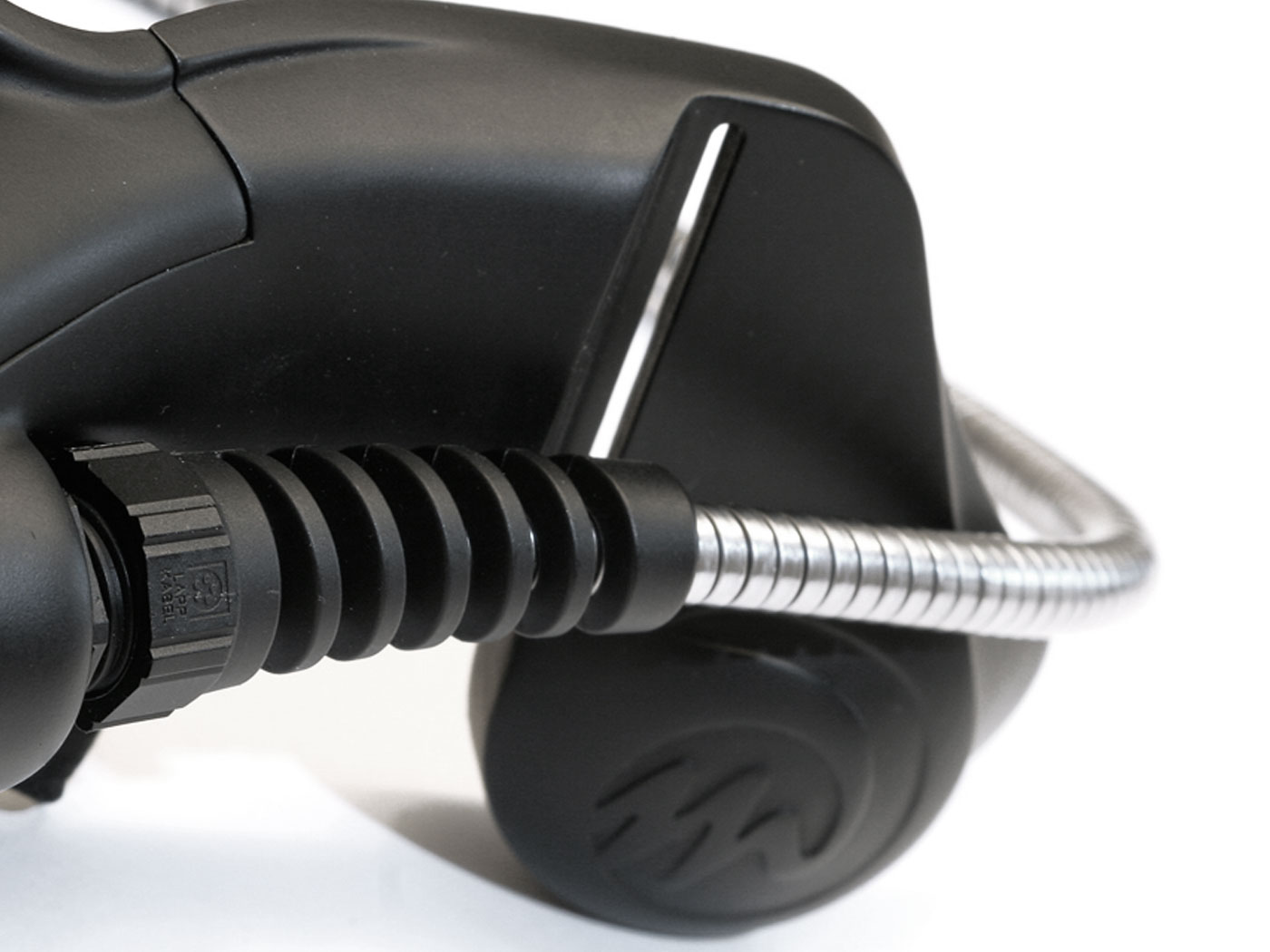 virtual-reality-headset-03