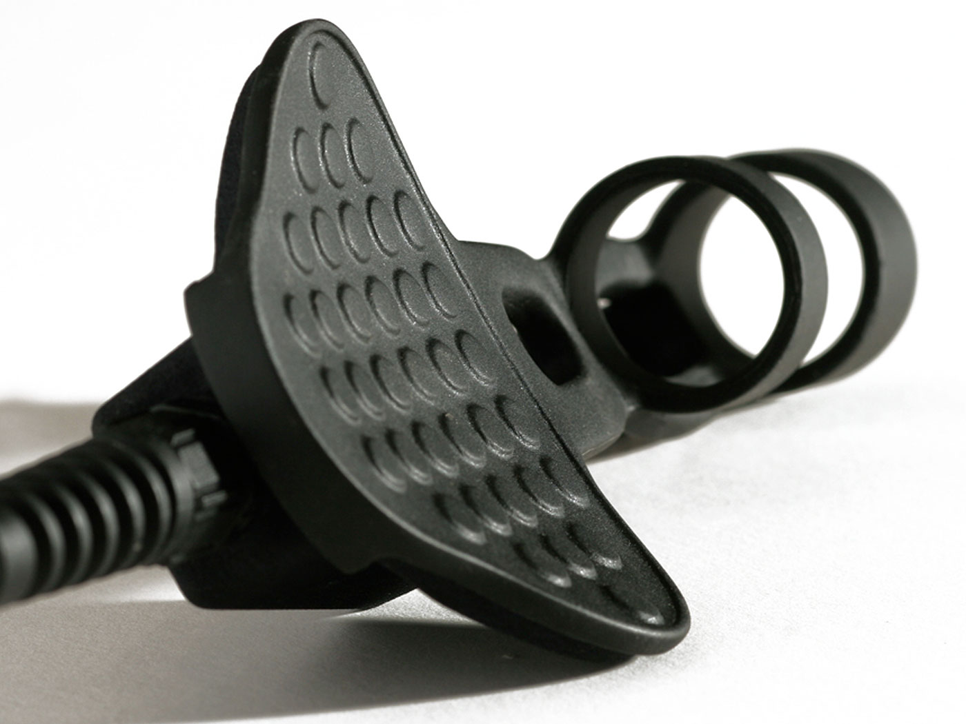 virtual-reality-headset-04